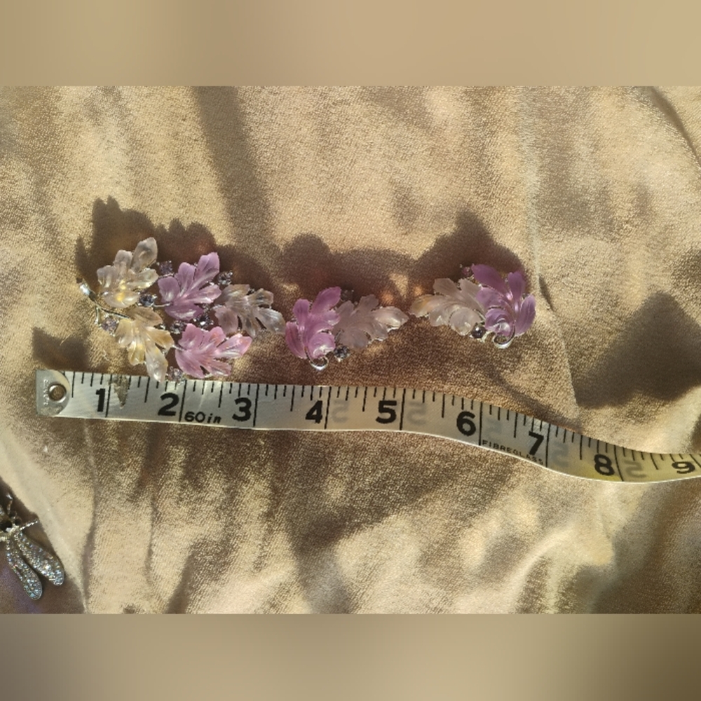 Lisner 1950's Signed Pink Molded Lucite Clip-On Earrings & Brooch (Set Of 3) - Picture 7 of 10